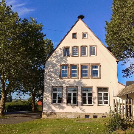 Alte Schule Gästehaus - Fräulein Apartment Bitburg Exterior foto