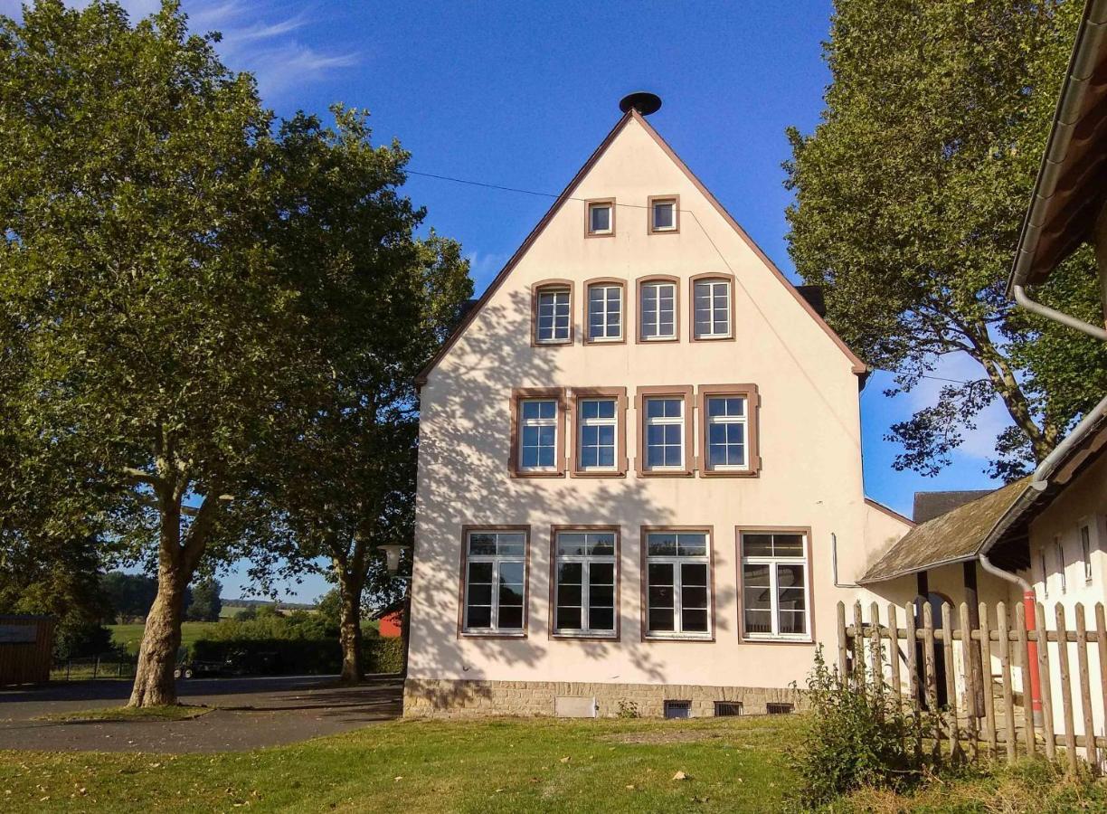 Alte Schule Gästehaus - Fräulein Apartment Bitburg Exterior foto
