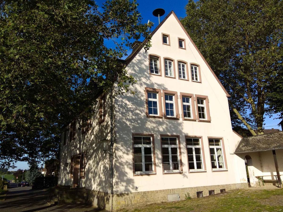 Alte Schule Gästehaus - Fräulein Apartment Bitburg Exterior foto