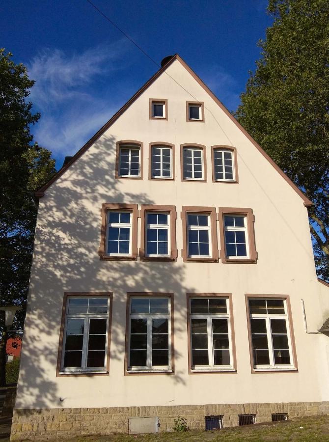 Alte Schule Gästehaus - Fräulein Apartment Bitburg Exterior foto